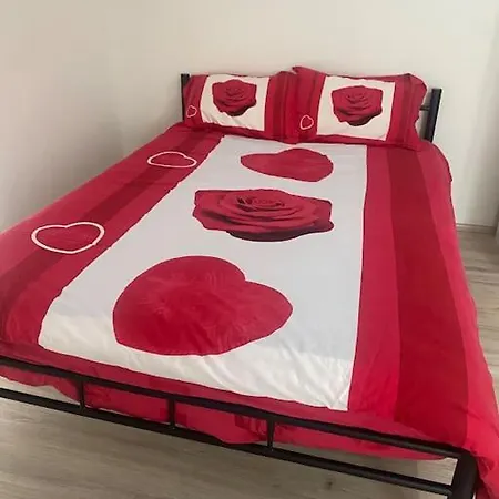 Tuzlada Ferah Alani Havuz,bahce Ve Tuem Rahatliklar Kisiye Oezel Alan * 伊斯坦布尔