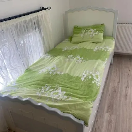 Tuzlada Ferah Alani Havuz,bahce Ve Tuem Rahatliklar Kisiye Oezel Alan 别墅 *