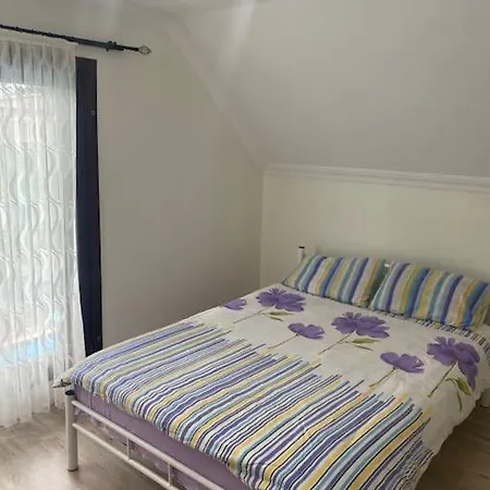 Tuzlada Ferah Alani Havuz,bahce Ve Tuem Rahatliklar Kisiye Oezel Alan 伊斯坦布尔