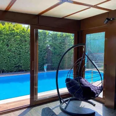 Tuzlada Ferah Alani Havuz,bahce Ve Tuem Rahatliklar Kisiye Oezel Alan