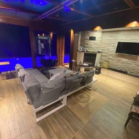 Tuzlada Ferah Alani Havuz,bahce Ve Tuem Rahatliklar Kisiye Oezel Alan 别墅 *