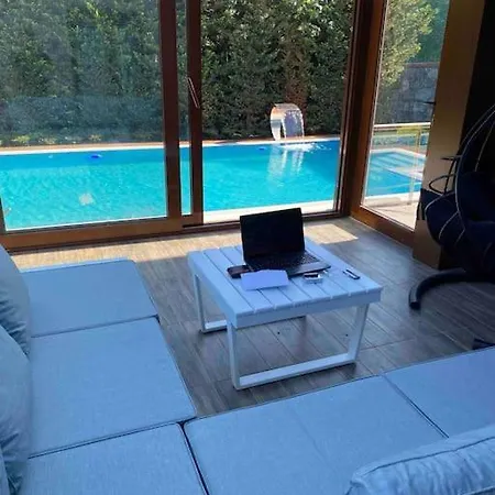 Tuzlada Ferah Alani Havuz,bahce Ve Tuem Rahatliklar Kisiye Oezel Alan *