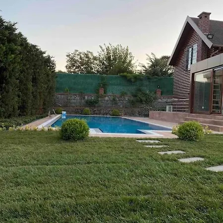 Tuzlada Ferah Alani Havuz,bahce Ve Tuem Rahatliklar Kisiye Oezel Alan * Istanboel