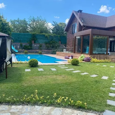 Tuzlada Ferah Alani Havuz,bahce Ve Tuem Rahatliklar Kisiye Oezel Alan *