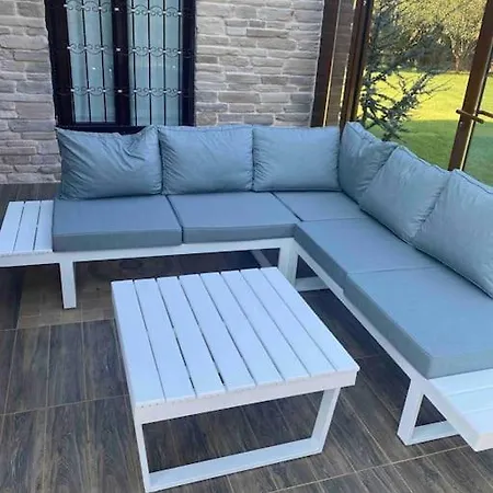 Tuzlada Ferah Alani Havuz,bahce Ve Tuem Rahatliklar Kisiye Oezel Alan 伊斯坦布尔