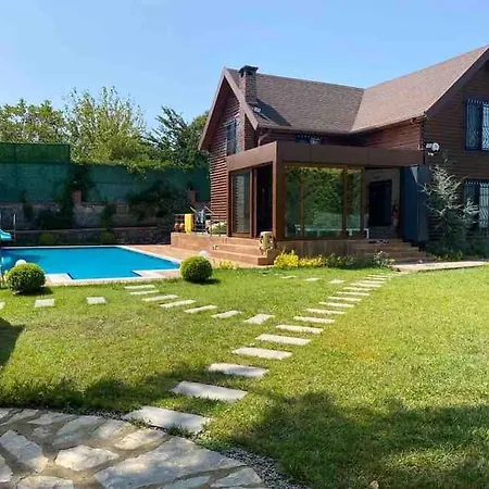 Villa Tuzlada Ferah Alani Havuz,bahce Ve Tuem Rahatliklar Kisiye Oezel Alan *