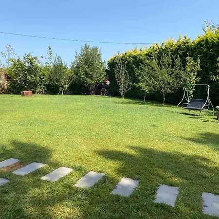 Villa Tuzlada Ferah Alani Havuz,bahce Ve Tuem Rahatliklar Kisiye Oezel Alan Istanboel