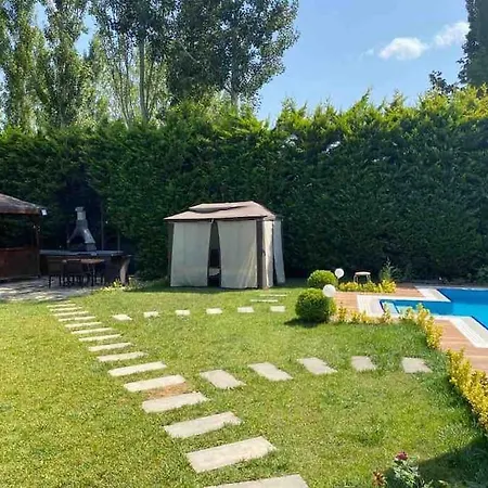 Tuzlada Ferah Alani Havuz,bahce Ve Tuem Rahatliklar Kisiye Oezel Alan 别墅 伊斯坦布尔