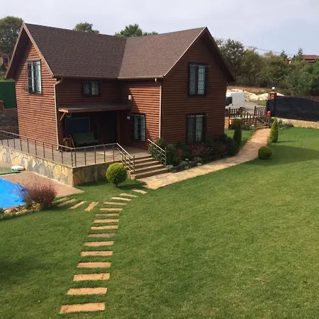 Tuzlada Ferah Alani Havuz,bahce Ve Tuem Rahatliklar Kisiye Oezel Alan 伊斯坦布尔