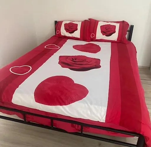 Tuzlada Ferah Alani Havuz,bahce Ve Tuem Rahatliklar Kisiye Oezel Alan * Istanbul