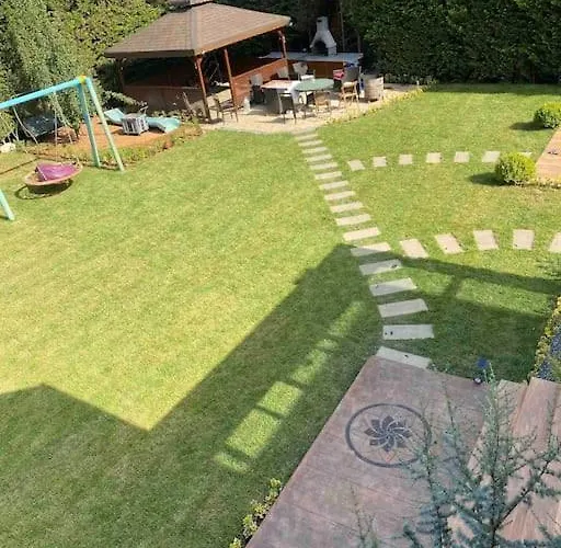 Villa Tuzlada Ferah Alani Havuz,bahce Ve Tuem Rahatliklar Kisiye Oezel Alan