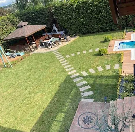 Tuzlada Ferah Alani Havuz,bahce Ve Tuem Rahatliklar Kisiye Oezel Alan Villa *