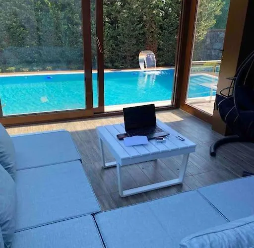 Tuzlada Ferah Alani Havuz,bahce Ve Tuem Rahatliklar Kisiye Oezel Alan *