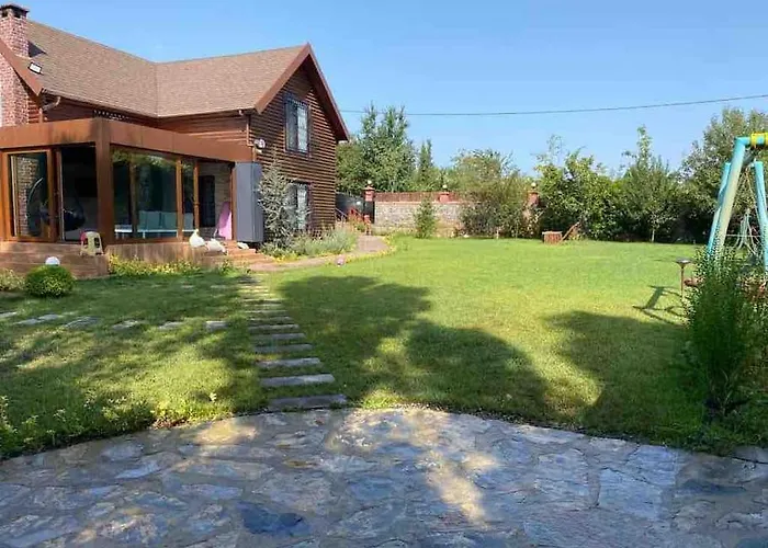 Villa Tuzlada Ferah Alani Havuz,bahce Ve Tuem Rahatliklar Kisiye Oezel Alan