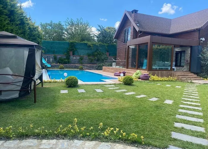 Tuzlada Ferah Alani Havuz,bahce Ve Tuem Rahatliklar Kisiye Oezel Alan *