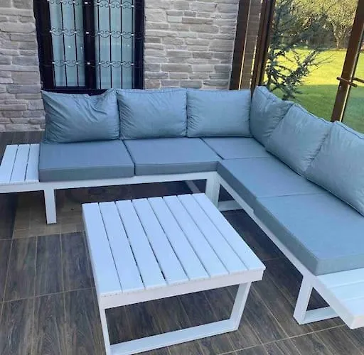 Tuzlada Ferah Alani Havuz,bahce Ve Tuem Rahatliklar Kisiye Oezel Alan Istanbul