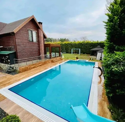 Tuzlada Ferah Alani Havuz,bahce Ve Tuem Rahatliklar Kisiye Oezel Alan Istanbul