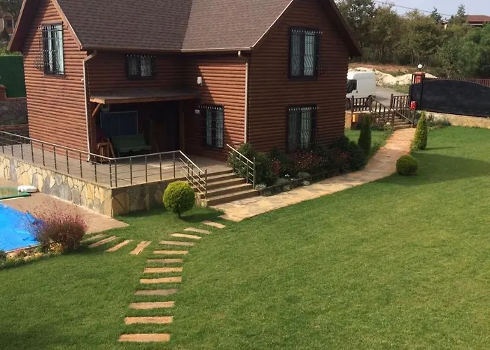 Tuzlada Ferah Alani Havuz,bahce Ve Tuem Rahatliklar Kisiye Oezel Alan Istanbul